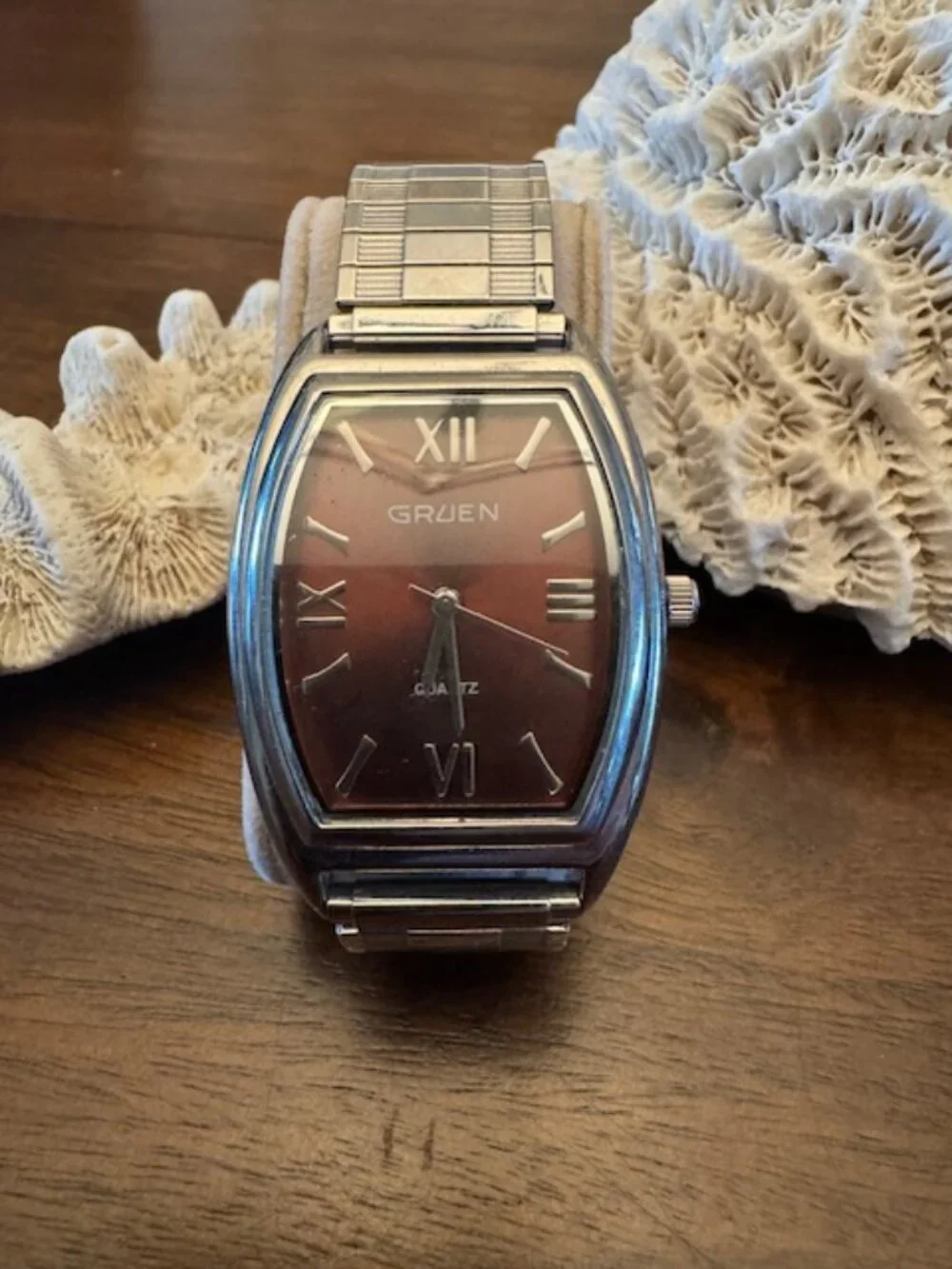 VINTAGE RARE - Gruen Curvex Men's Quartz Tonneau Watch - SR626SW - Brown Dial